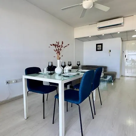 Sea View In Makenzy Apartament Larnaca