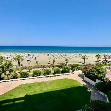 Sea View In Makenzy Apartament Larnaca