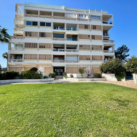 Sea View In Makenzy Apartment